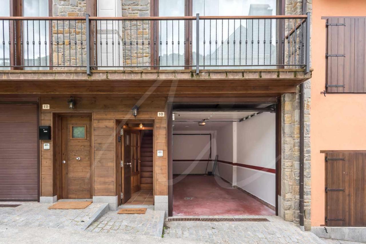 Casa Artiga De Lin By Seamount Rentals Les Bordes Экстерьер фото