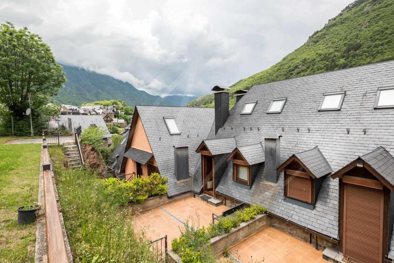 Casa Artiga De Lin By Seamount Rentals Les Bordes Экстерьер фото
