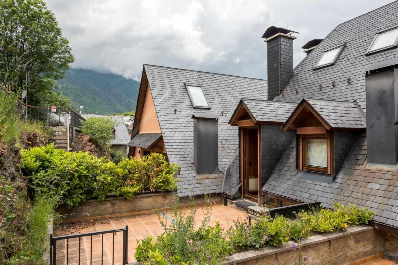 Casa Artiga De Lin By Seamount Rentals Les Bordes Экстерьер фото