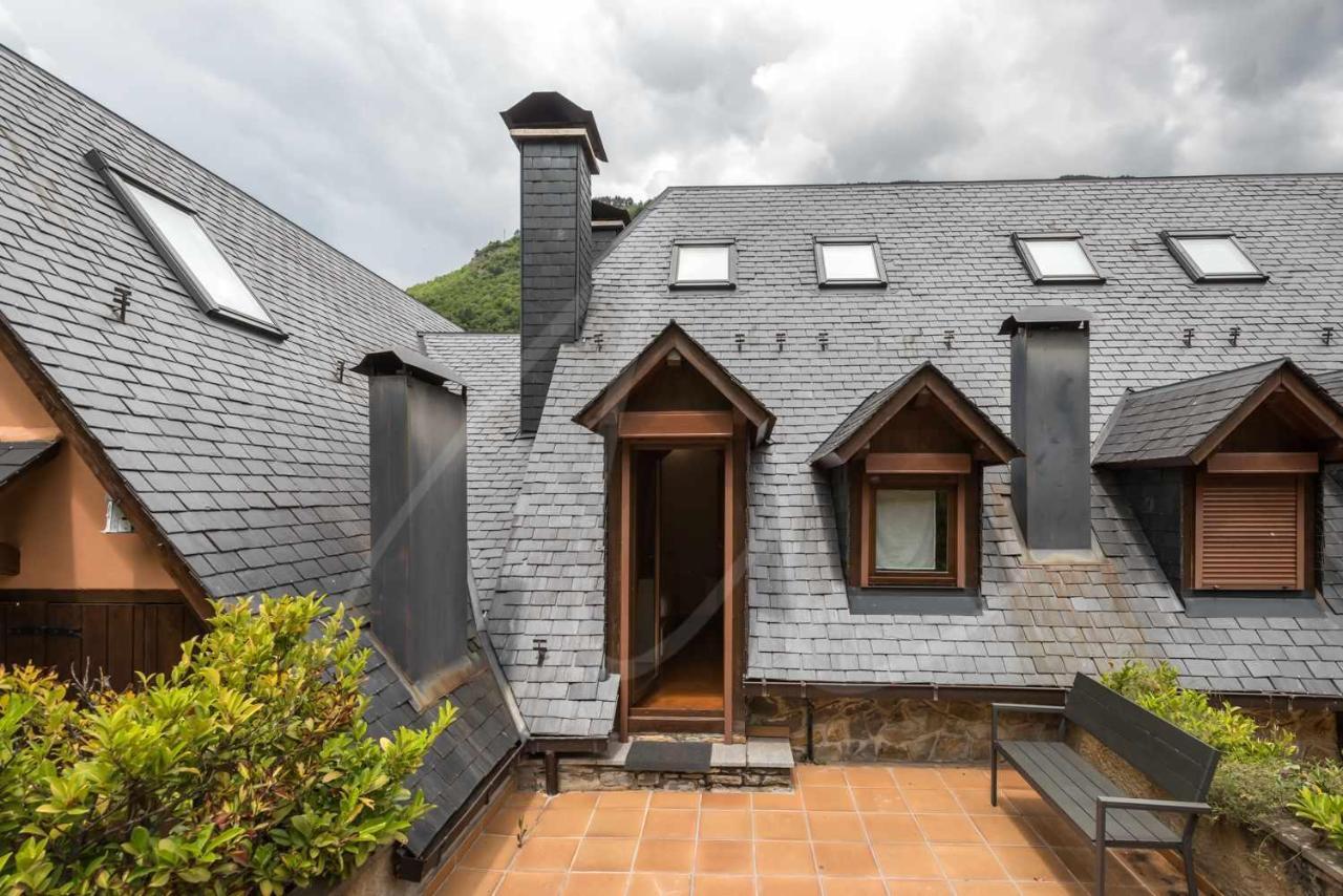 Casa Artiga De Lin By Seamount Rentals Les Bordes Экстерьер фото