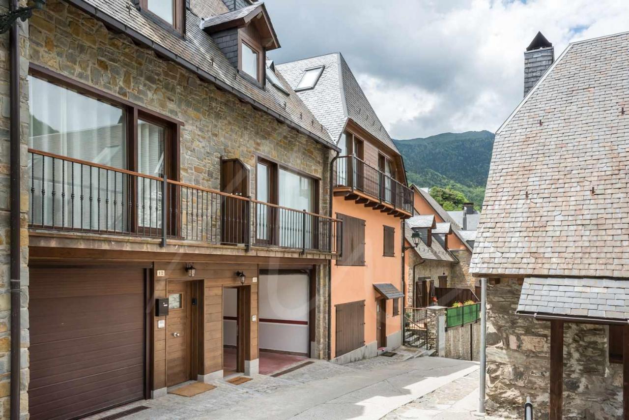 Casa Artiga De Lin By Seamount Rentals Les Bordes Экстерьер фото