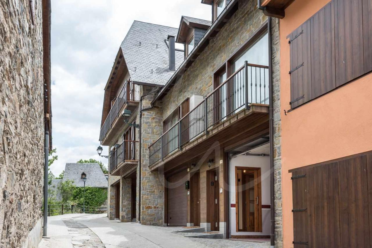 Casa Artiga De Lin By Seamount Rentals Les Bordes Экстерьер фото