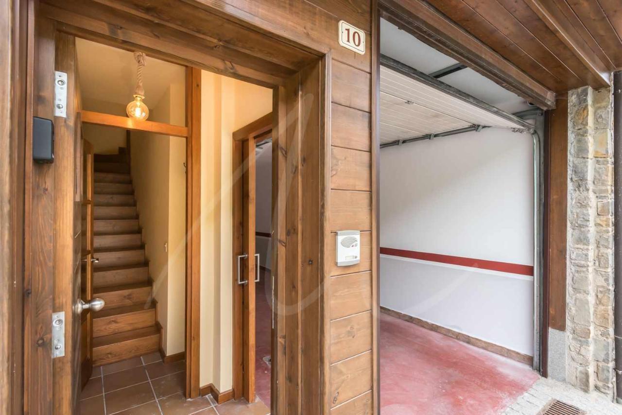 Casa Artiga De Lin By Seamount Rentals Les Bordes Экстерьер фото