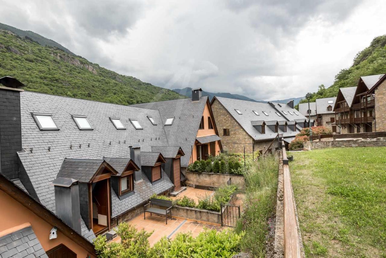 Casa Artiga De Lin By Seamount Rentals Les Bordes Экстерьер фото